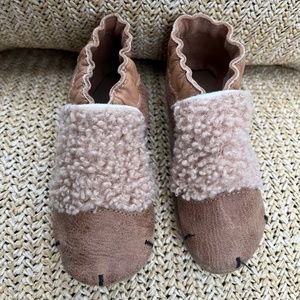 Robeez Soft Soles 12-18 months crib shoes